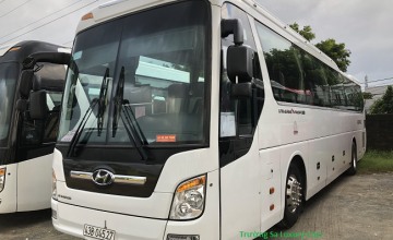 Cho thuê xe du lịch 45 chỗ Universe đời mới tại Đà Nẵng