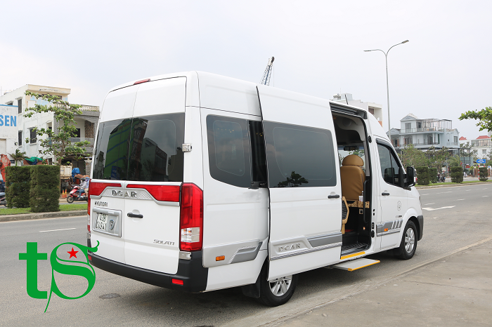 bang-gia-thue-xe-solati-limousine-12-cho-tai-quy-nhon-(4)