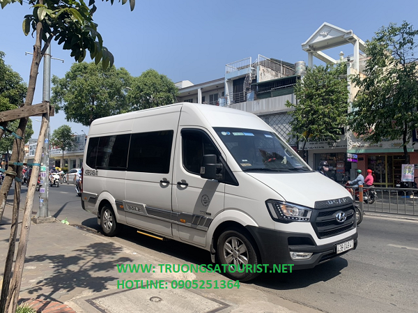 cho-thue-xe-12-cho-limousine-da-nang-gia-re-(1)