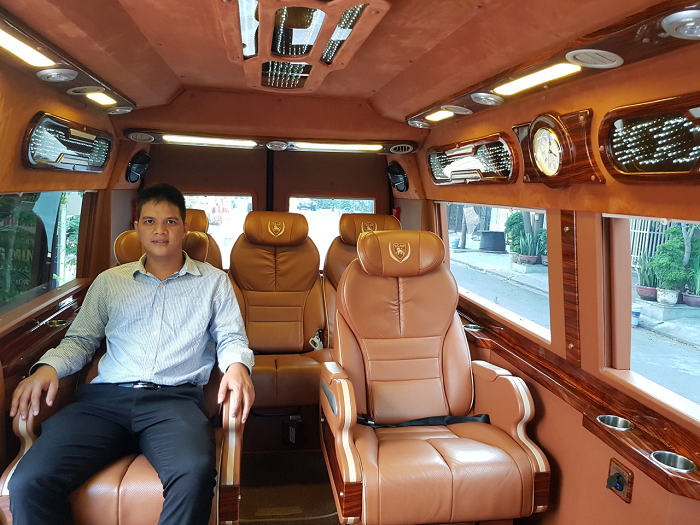 cho-thue-xe-9-cho-dcar-limousine-tai-da-nang-(4)