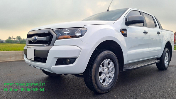 cho-thue-xe-ban-tai-ford-ranger-chay-su-kien-quang-cao-tai-da-nang-(1)