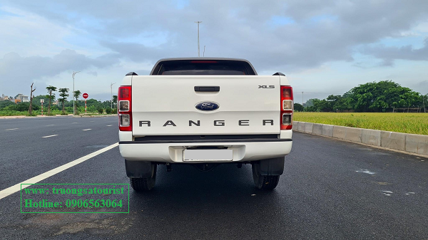 cho-thue-xe-ban-tai-ford-ranger-chay-su-kien-quang-cao-tai-da-nang-(3)