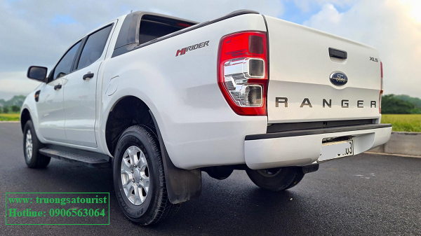 cho-thue-xe-ban-tai-ford-ranger-chay-su-kien-quang-cao-tai-da-nang-(4)