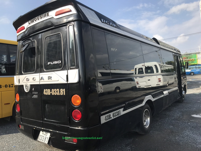 cho-thue-xe-dcar-fuso-limousine-17-cho-tai-da-nang-(4)