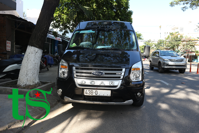cho-thue-xe-dcar-limousine-9-cho-tai-hoi-an-da-nang-(2)