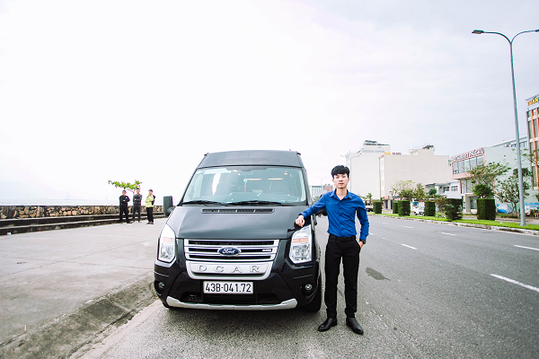 cho-thue-xe-du-lich-9-cho-dcar-limousine-tai-da-nang-xe-moi-(1)