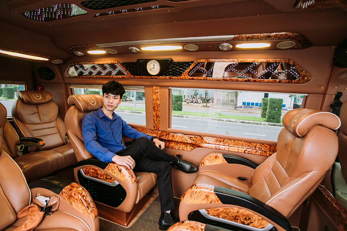 cho-thue-xe-du-lich-9-cho-dcar-limousine-tai-da-nang-xe-moi-(2)
