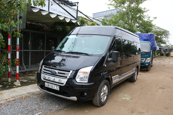 cho-thue-xe-du-lich-9-cho-dcar-limousine-tai-da-nang-xe-moi-(3)