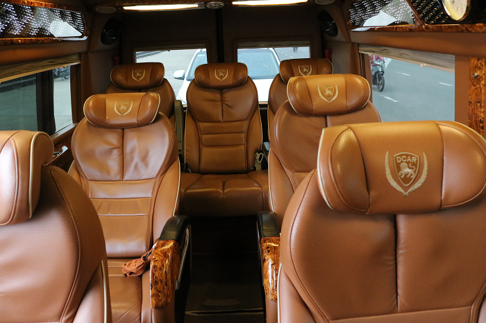 cho-thue-xe-du-lich-9-cho-dcar-limousine-tai-da-nang-xe-moi-(4)