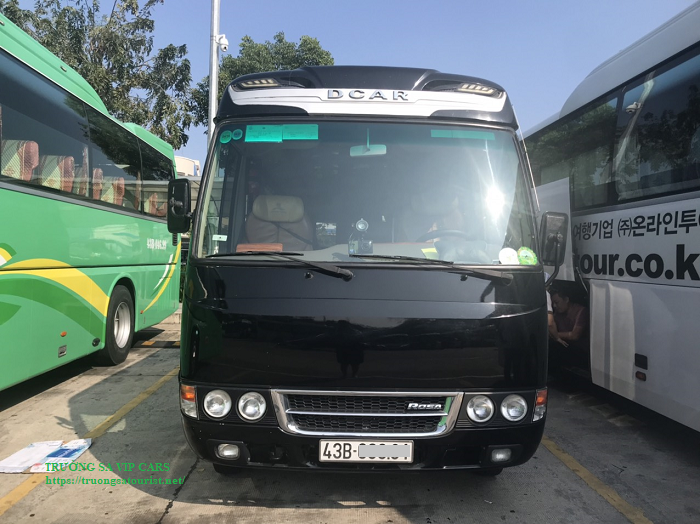 cho-thue-xe-fuso-dcar-limousine-17-cho-tai-da-nang-(1)