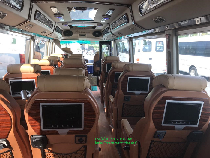 cho-thue-xe-fuso-dcar-limousine-17-cho-tai-da-nang-(3)