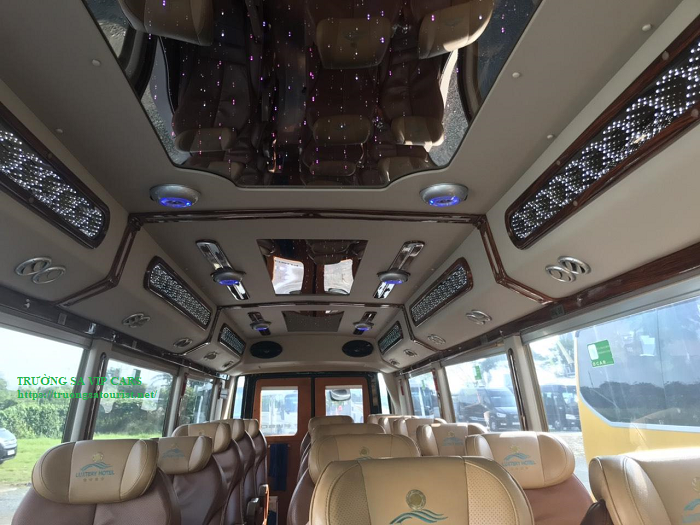 cho-thue-xe-fuso-dcar-limousine-17-cho-tai-da-nang-(4)