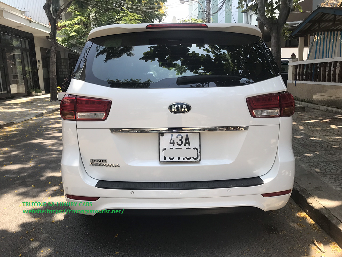 cho-thue-xe-kia-sedona-7-cho-vip-tai-da-nang-(4)