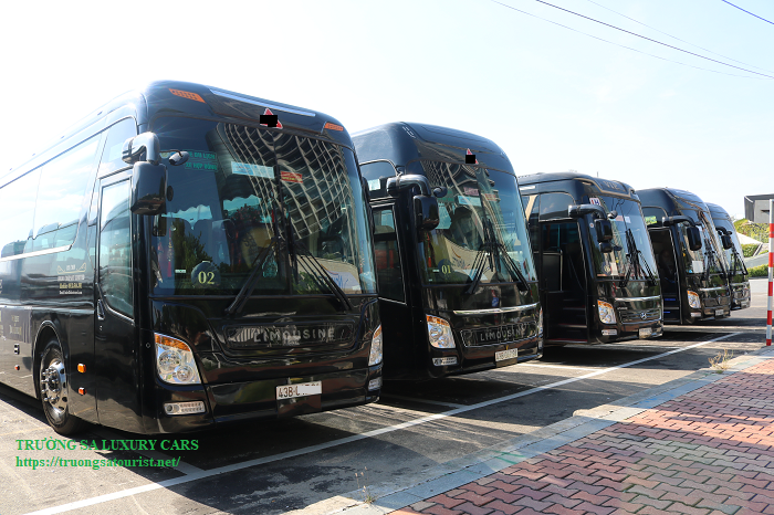 cho-thue-xe-limousine-26-cho-tai-da-nang-(2)