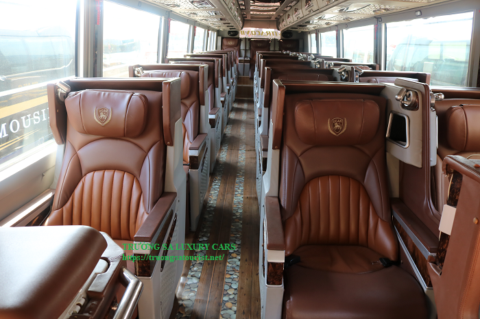 cho-thue-xe-limousine-26-cho-tai-da-nang-(3)