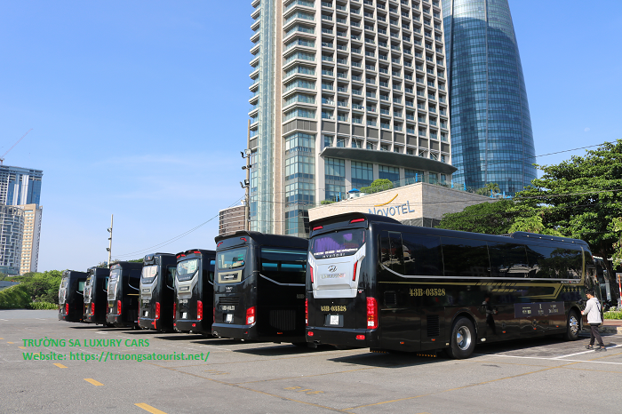 cho-thue-xe-limousine-29-cho-vip-tai-da-nang-(4)