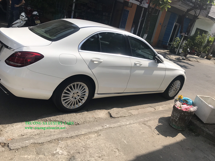 cho-thue-xe-mercedes-benz-c200-tai-hoi-an-chu-lai-(2).
