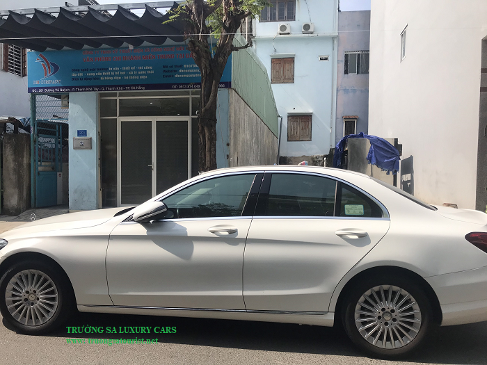 cho-thue-xe-mercedes-benz-c200-tai-hoi-an-chu-lai-(4)