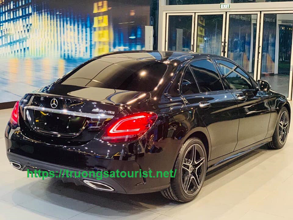 cho-thue-xe-mercedes-benz-c300-amg-tai-da-nang-(4)