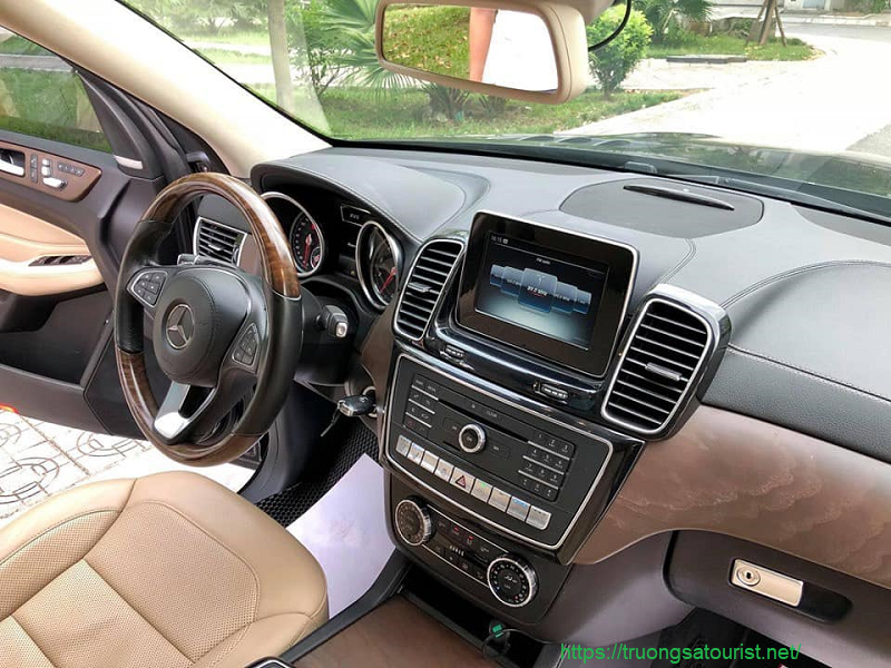 cho-thue-xe-mercedes-gls400-tai-da-nang-(2)