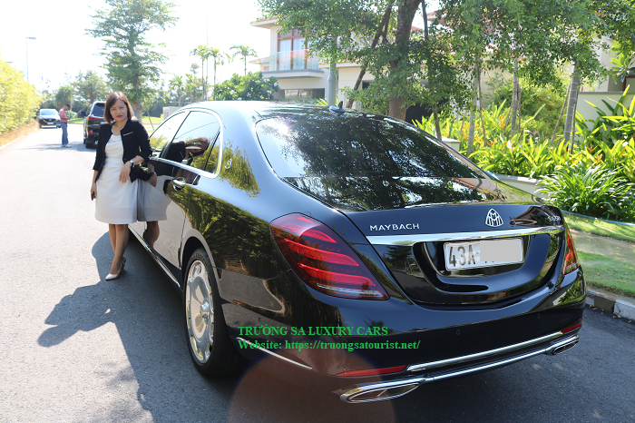 cho-thue-xe-mercedes-s650-maybach-don-san-bay-tai-da-nang-(3)