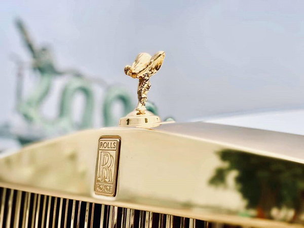 cho-thue-xe-rolls-royce-ruoc-dau-tai-da-nang-(1)