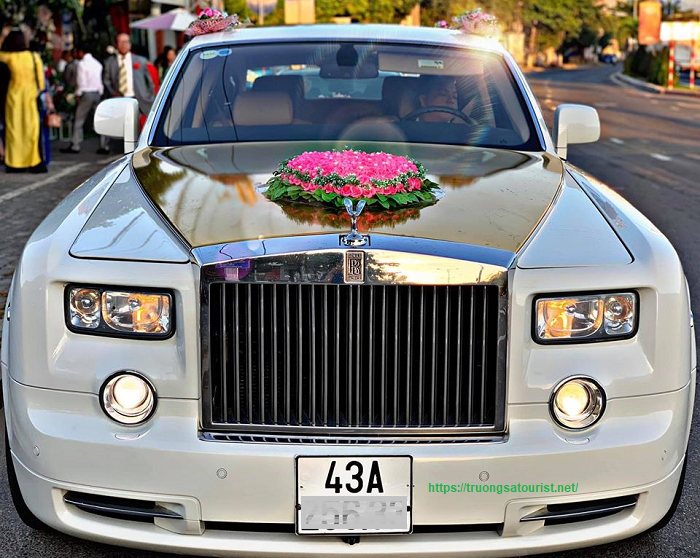 cho-thue-xe-rolls-royce-ruoc-dau-tai-da-nang-(2)