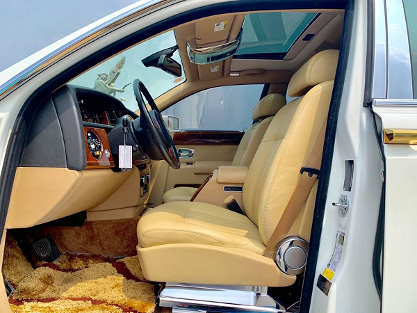 cho-thue-xe-rolls-royce-ruoc-dau-tai-da-nang-(3)