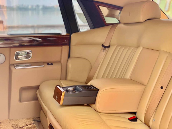 cho-thue-xe-rolls-royce-ruoc-dau-tai-da-nang-(4)