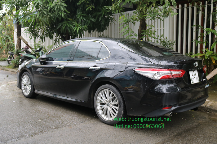 cho-thue-xe-toyota-camry-4-cho-tai-da-nang-di-hue-(1)
