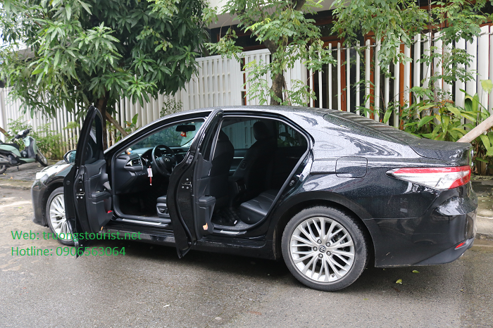 cho-thue-xe-toyota-camry-4-cho-tai-da-nang-di-hue-(4)