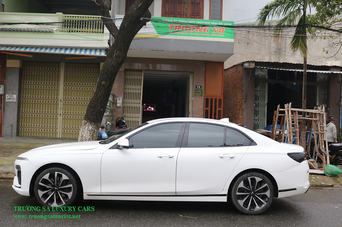 cho-thue-xe-vinfast-lux-a2_0-dam-cuoi-ruoc-dau-tai-da-nang-(1)