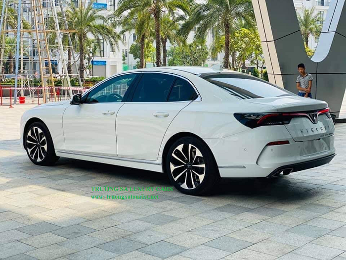 cho-thue-xe-vinfast-lux-a2_0-tu-lai-tai-da-nang-(4)