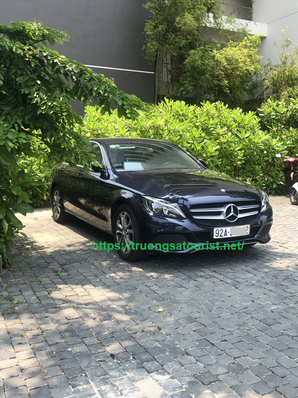 cho-thue-xe-vip-mercedes-benz-c200-tai-da-nang-(1)
