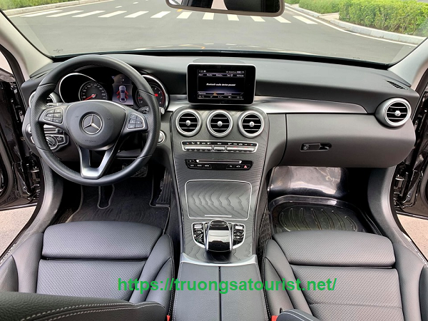 cho-thue-xe-vip-mercedes-benz-c200-tai-da-nang-(3)