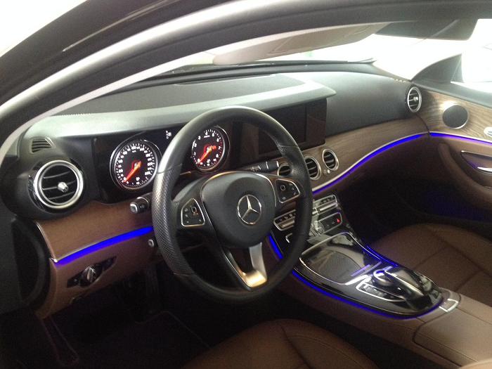 cho-thue-xe-vip-mercedes-benz-e200-tai-da-nang-(2)