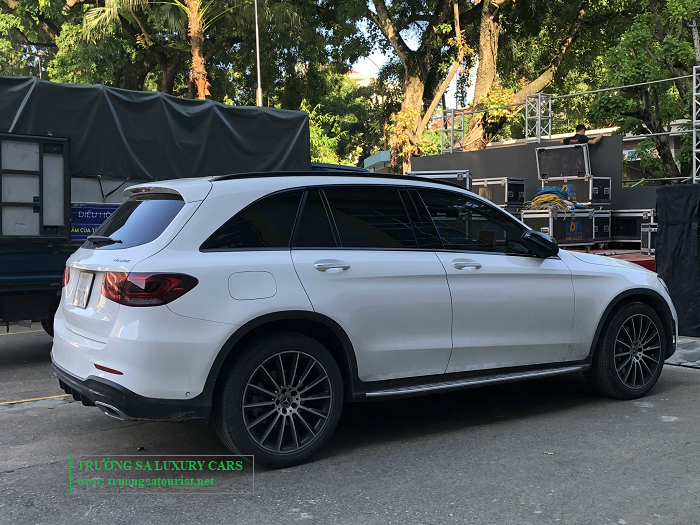 cho-thue-xe-vip-mercedes-benz-glc-200-tai-da-nang-hoi-an-(2)
