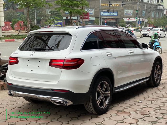cho-thue-xe-vip-mercedes-benz-glc-200-tai-da-nang-hoi-an-(4)