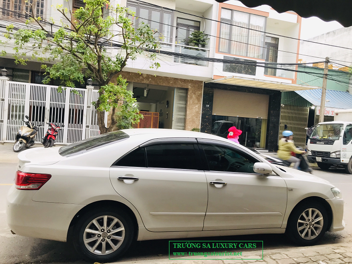 dich-vu-cho-thue-xe-4-cho-toyota-camry-2_5q-tai-da-nang-(2)