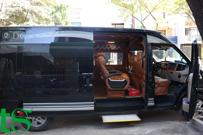 dich-vu-cho-thue-xe-dcar-limousine-9-cho-tai-quang-binh-(1)