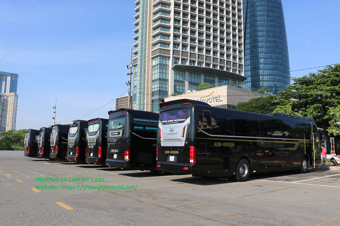 dich-vu-cho-thue-xe-limousine-29-cho-tai-da-nang-(2)