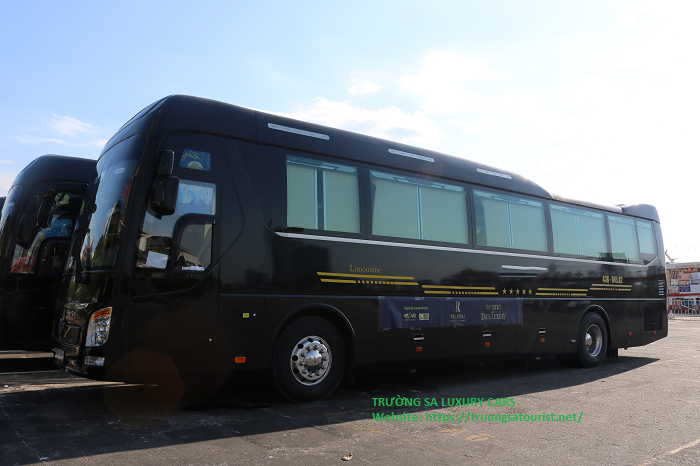 dich-vu-cho-thue-xe-limousine-29-cho-tai-da-nang-(4)