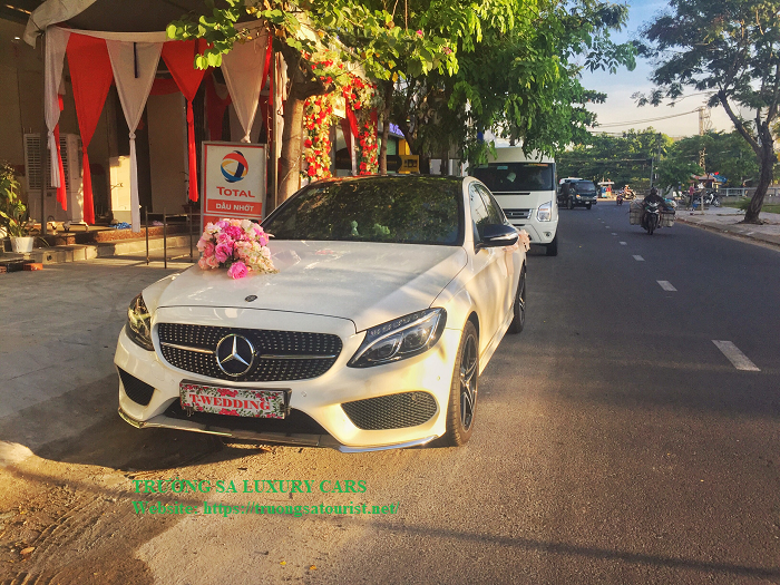 dich-vu-cho-thue-xe-mercedes-benz-dam-cuoi-tai-da-nang-(1)