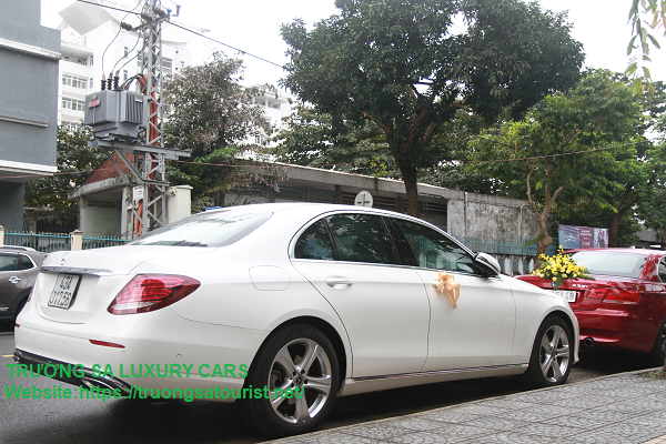 dich-vu-cho-thue-xe-mercedes-benz-e200-chay-dam-cuoi-tai-da-nang-(3)