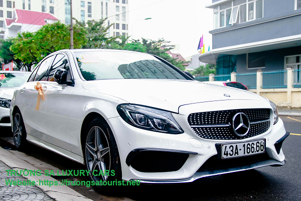 dich-vu-cho-thue-xe-mercedes-benz-e200-chay-dam-cuoi-tai-da-nang-(4)