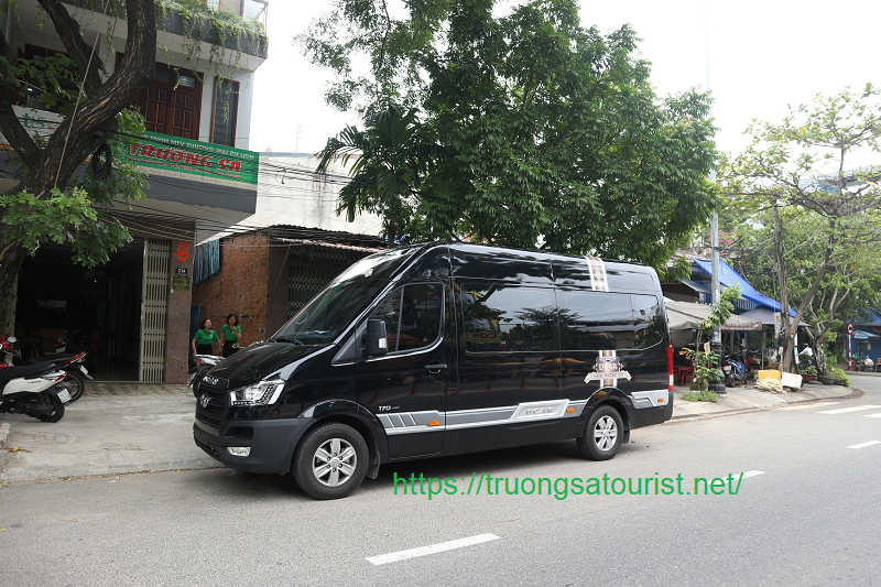 thue-xe-12-cho-hyundai-solati-limousine-tai-da-nang-(1)