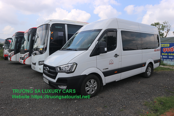 thue-xe-16-cho-hyundai-solati-tai-da-nang-gia-re-(4)