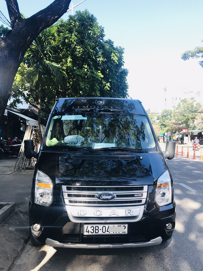 thue-xe-9-cho-dcar-ford-limousine-tai-da-nang-(1)
