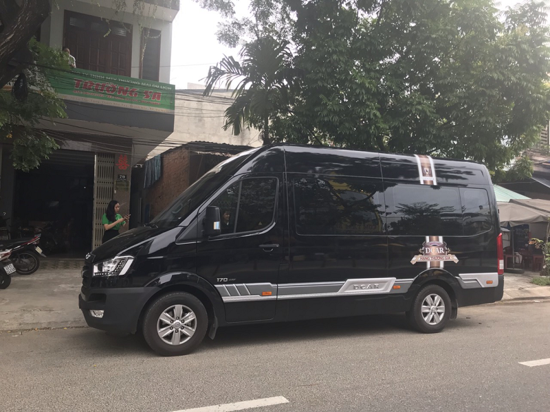 thue-xe-9-cho-hyundai-solati-limousine-da-nang