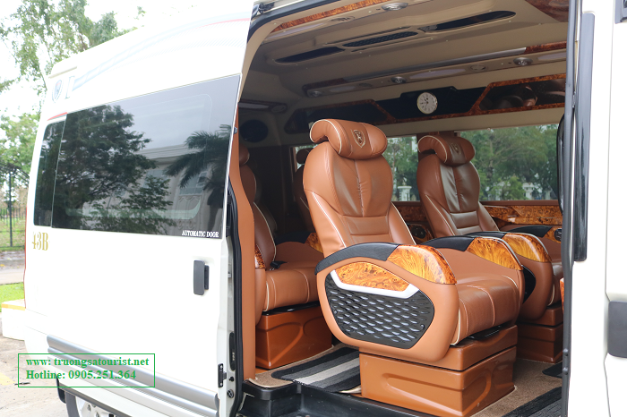 thue-xe-9-cho-limousine-da-nang-di-hoi-an-gia-re-(2)